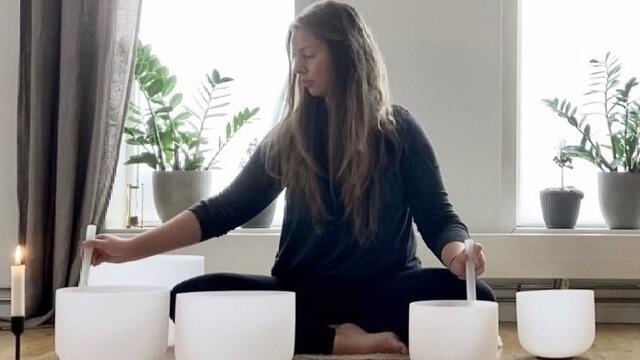 Boka Sound Healing med Yinyoga: Ljusets återkomst