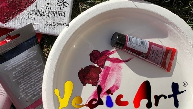 Boka Vedic Art Målarkurs - Konsten att måla från hjärtat