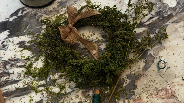 Boka Höstens krans av naturens material