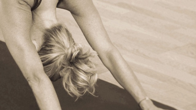 Boka ASHTANGA YOGA LEDD