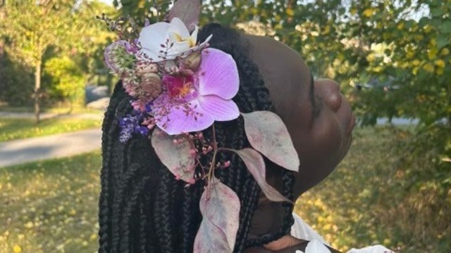 Boka Skapa ett levande blomstersmycke till midsommarfirandet