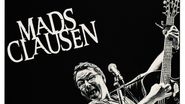 Boka Musikquiz med kända trubaduren Mads Clausen på Labbis