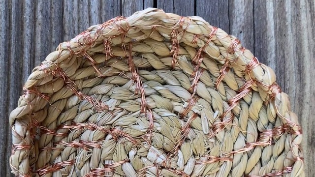 Boka Fläta med naturfiber - Liten korg eller underlägg av naturfiber